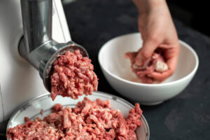 Comparing Electric and Manual Meat Grinders for Households